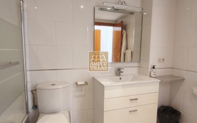 A penthouse with a spacious terrace and lovely views of the sea, the mountains and Altea.